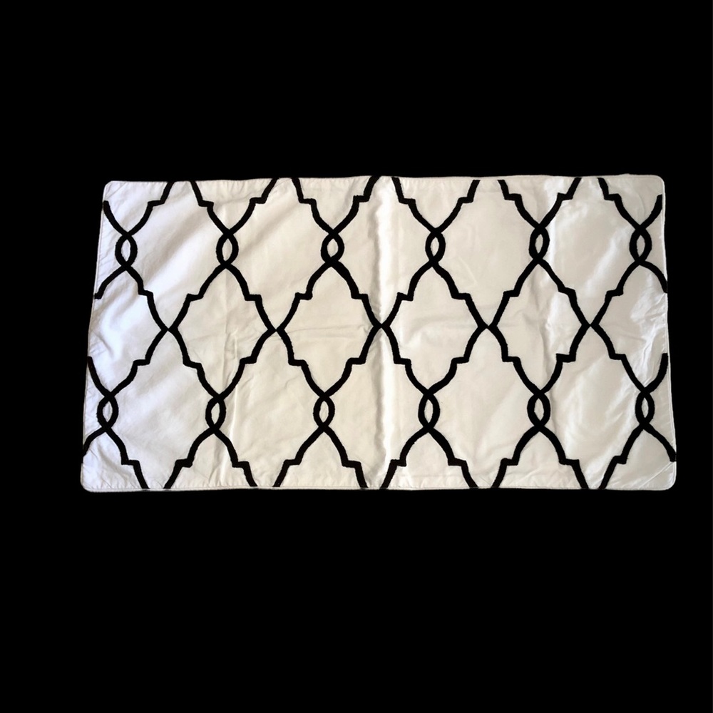 Williams Sonoma Home crewel Embroidered Quatrefoil sham King